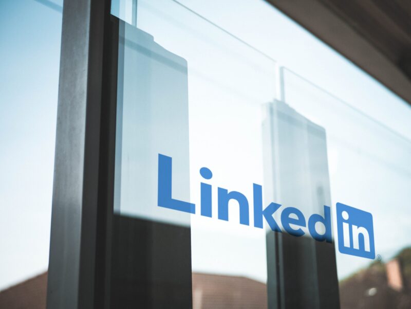 LinkedIn rolt swipe-up uit voor stories | Traffic Today